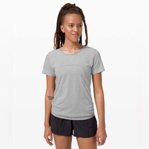 Lululemon Swiftly Relaxed Short Sleeve 2.0 size8
